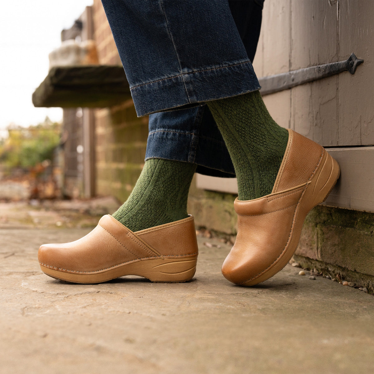XP 2.0 Honey Distressed - Dansko Top Pick