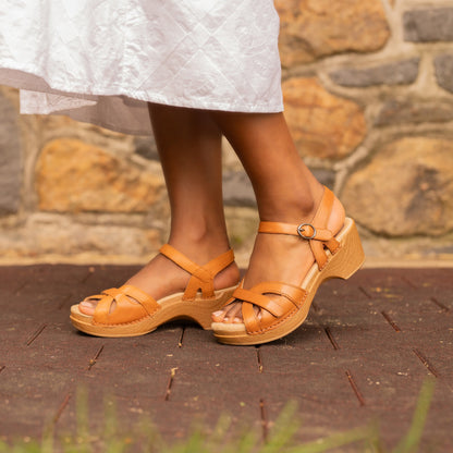 Season Camel Full Grain - Dansko Customer Favorite