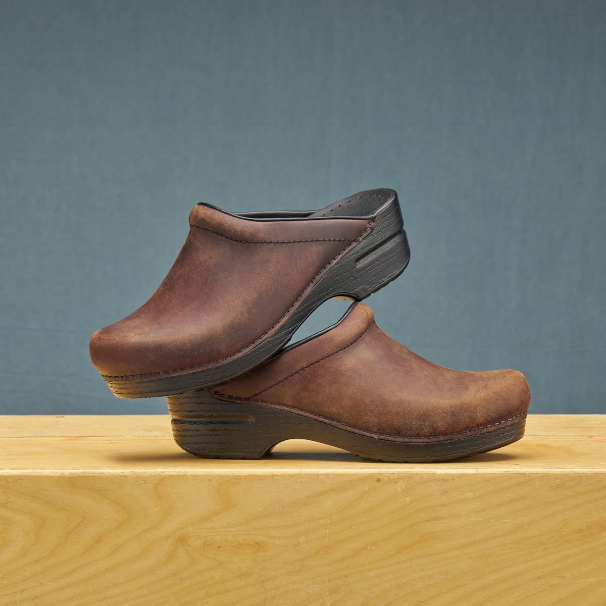 Sonja Antique Brown/Black - Dansko Top Pick