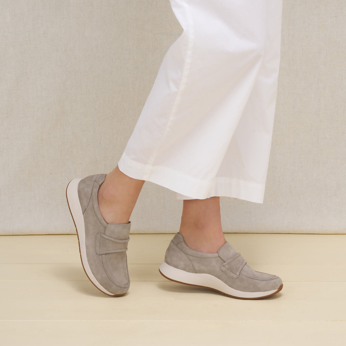 Clementine Light Grey Nubuck - Dansko Trusted