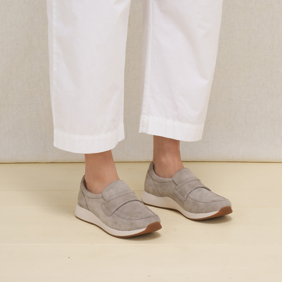 Clementine Light Grey Nubuck - Dansko Trusted