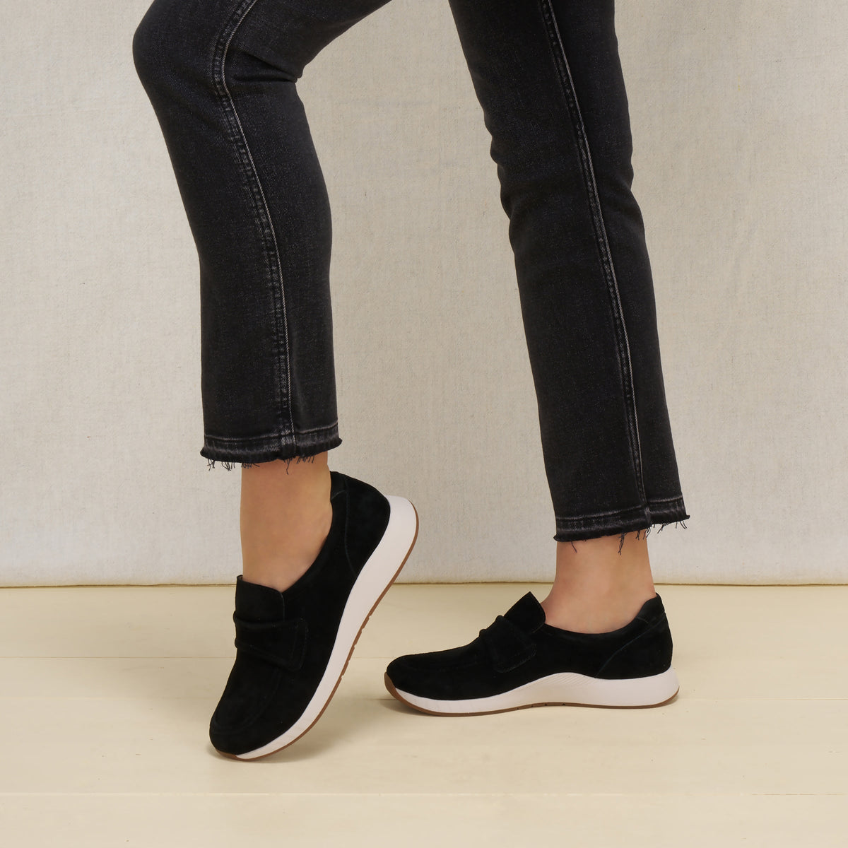 Clementine Black Nubuck - Dansko Essential
