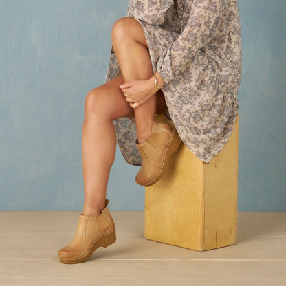 Frankie Honey Distressed - Dansko Exclusive