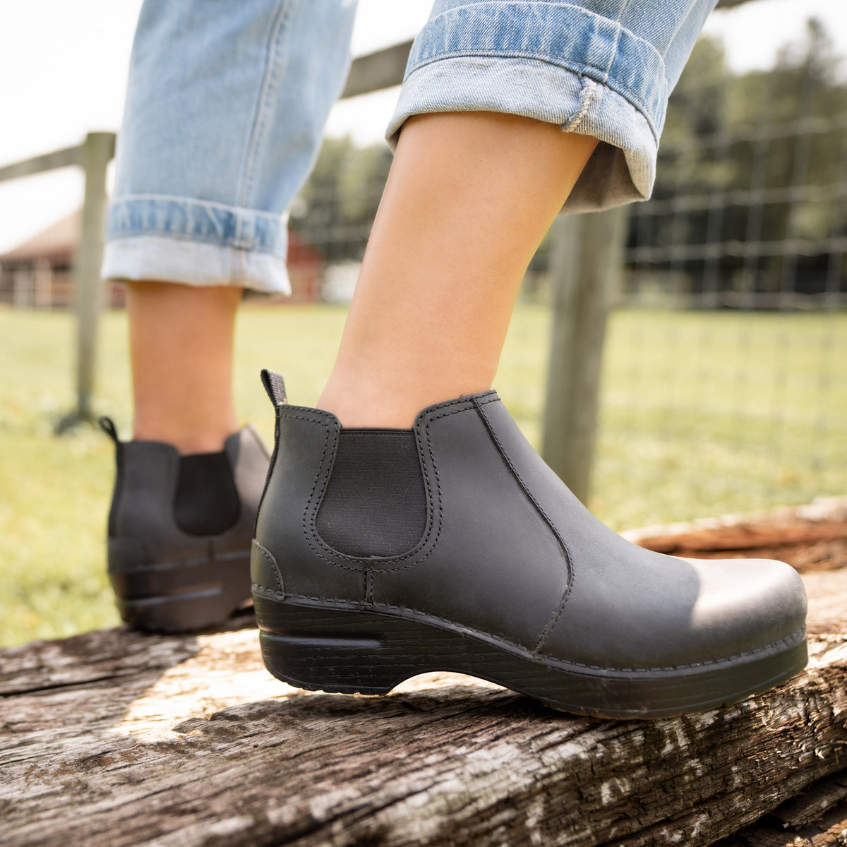 Frankie Black Oiled - Dansko Trending