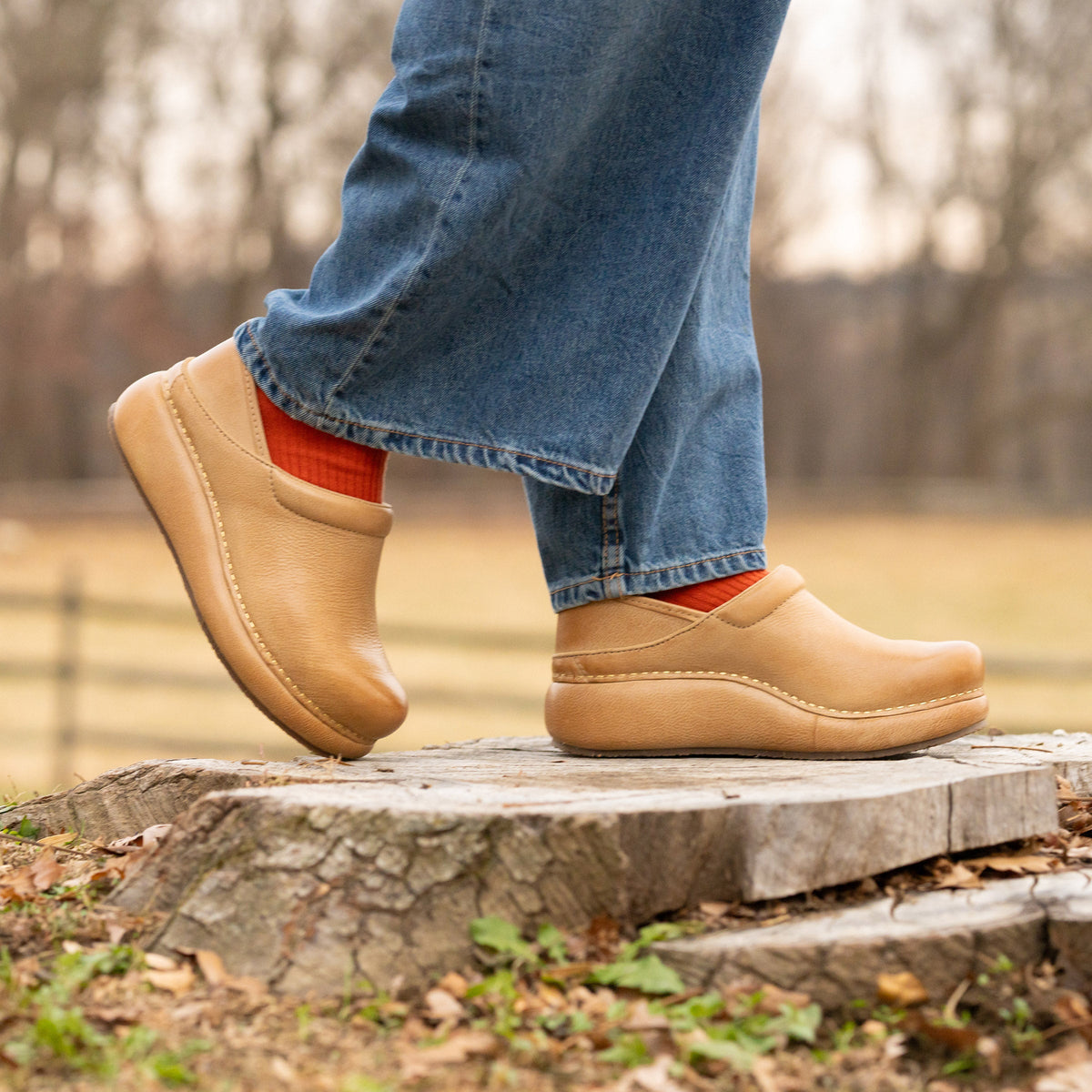 Platform Pro Honey Distressed - Dansko Essential