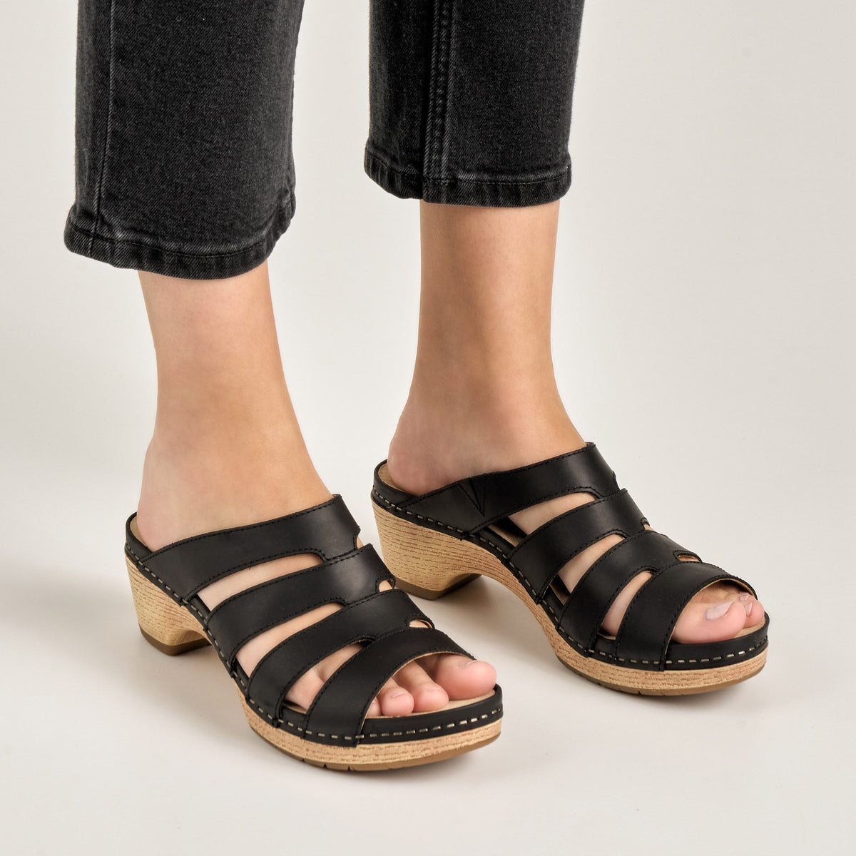 Lyndi Black Oiled Pull Up - Dansko Trusted
