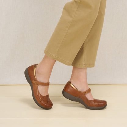 Stacy Toffee Leather - Dansko Exclusive