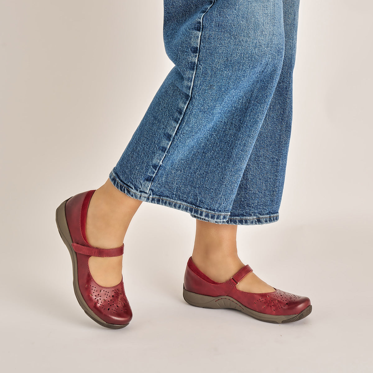 Stacy Red Waxy Burnished - Dansko Sale
