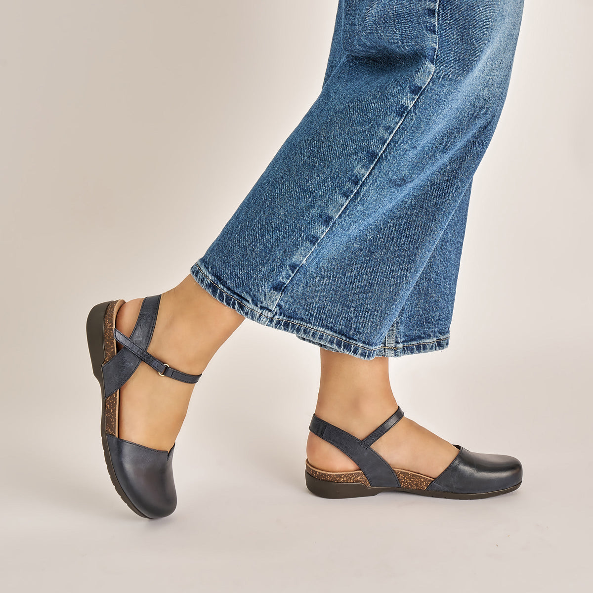 Rowan Navy Waxy Burnished - Dansko Trending
