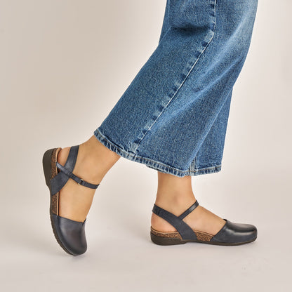 Rowan Navy Waxy Burnished - Dansko Trending