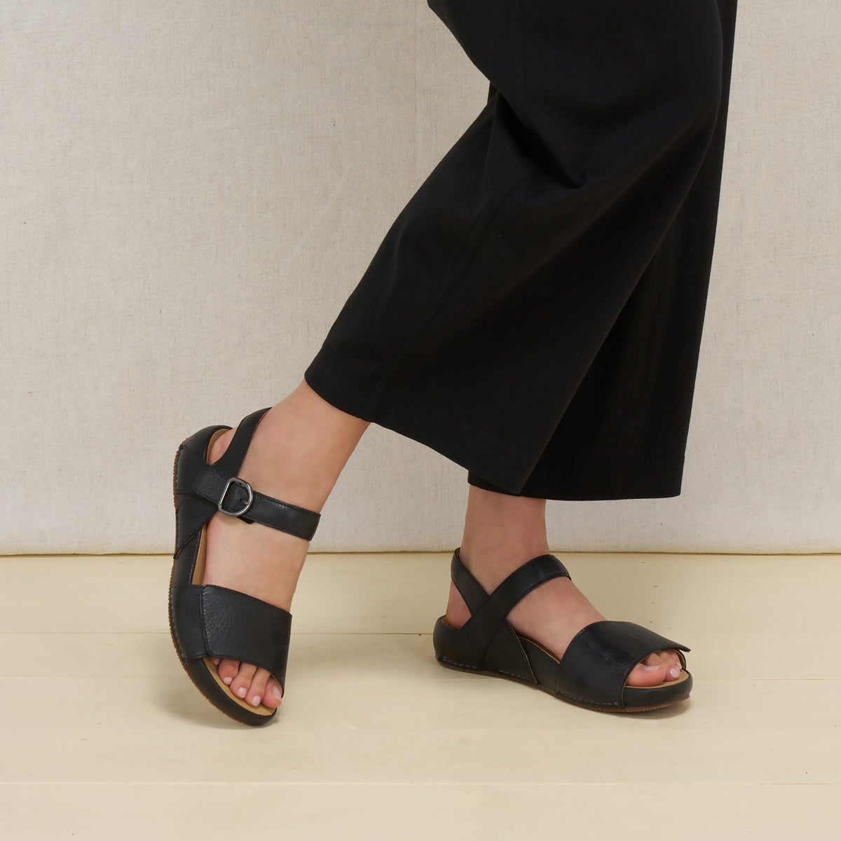 Tinsley Black Leather - Dansko Quality